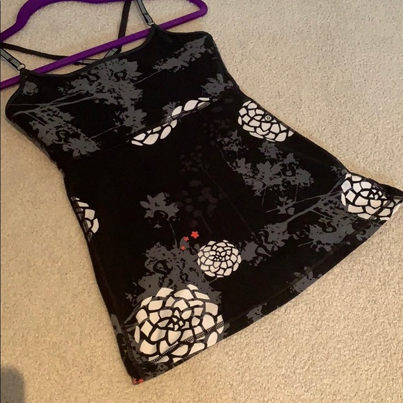 Vintage Lululemon Tank size 6? - Picture 3 of 7